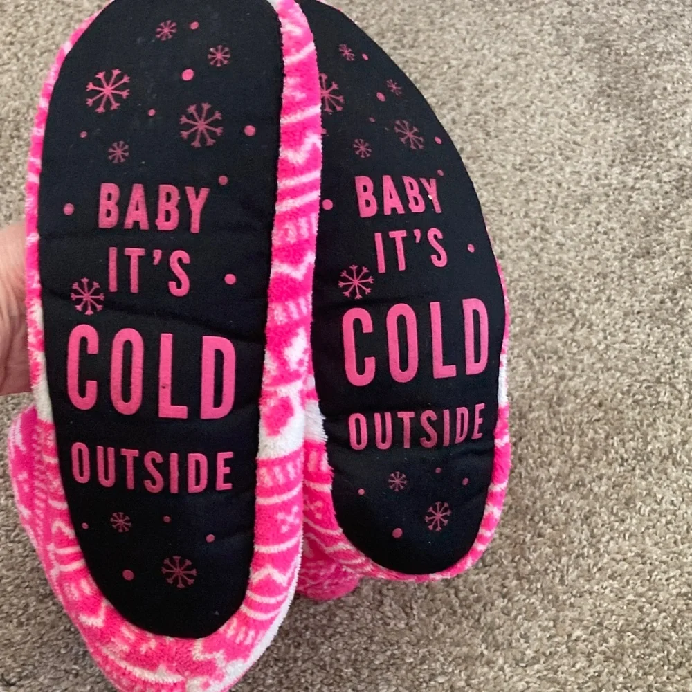 Cozy Pink Patterned Women's Slippers - Picture 3 of 5